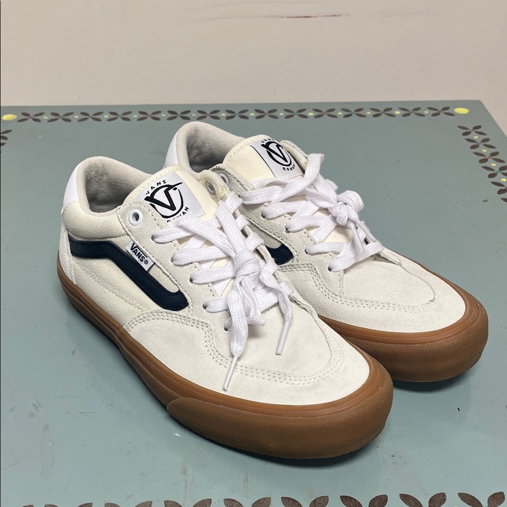 Vans Rowan Cream and Navy Sneakers with Gum Sole Sz 8.5